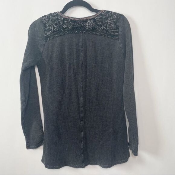 Soft Surroundings Cobi Thermal Velvet Trim Shirt Black Lightweight Size Medium - Picture 3 of 8
